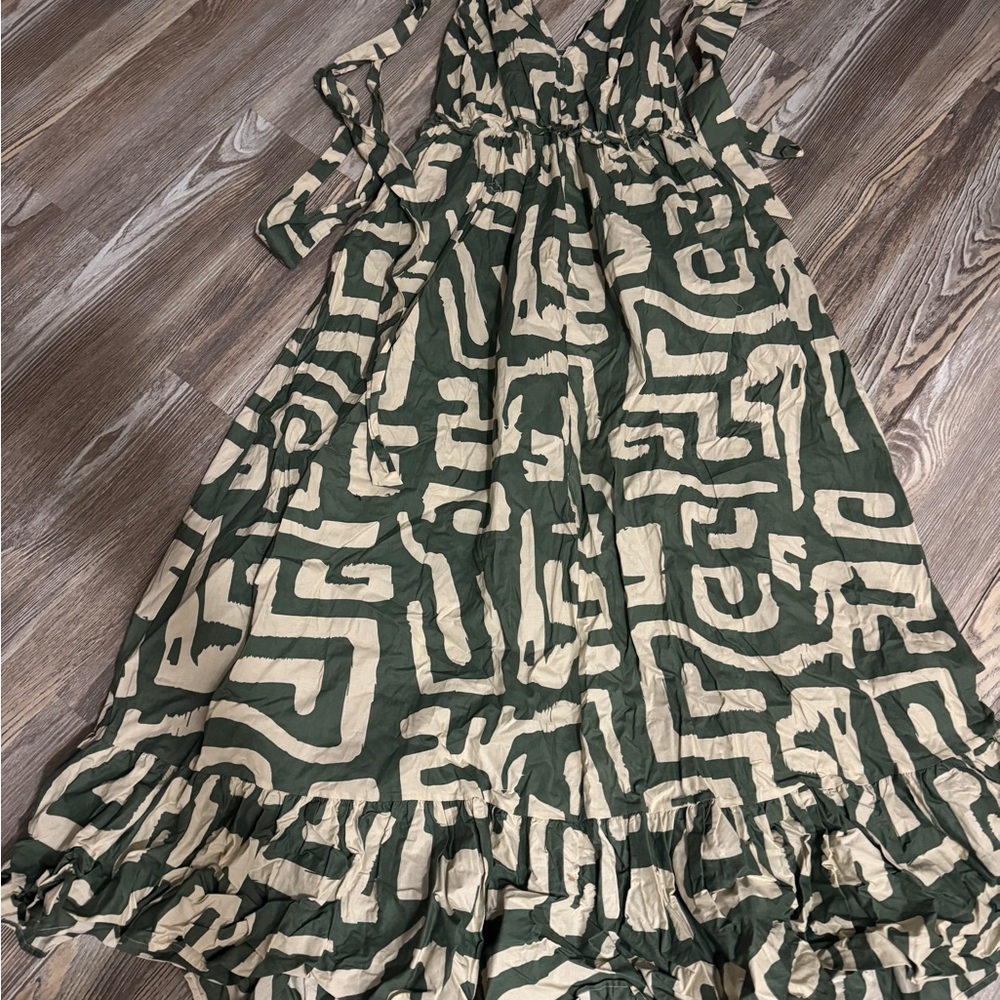 Green and Cream Patterned Maxi 👗